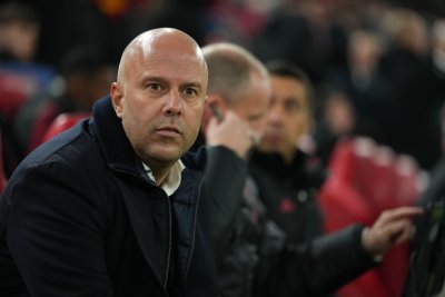 Арне Слот с критики към Мики ван де Вен след контузията на Исак