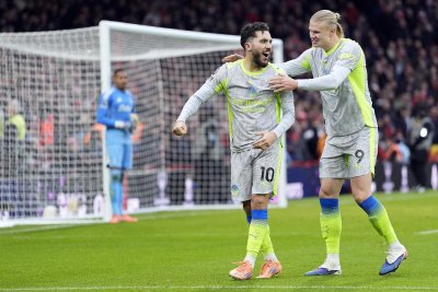 Ман Сити оглави Висшата лига след шести пореден успех