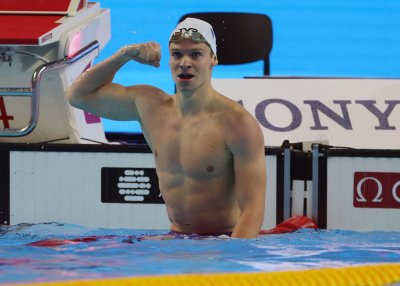 Леон Маршан получи дипломата си за висше образование и изпрати още един исторически сезон в плуването