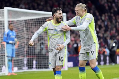 Ман Сити оглави Висшата лига след шести пореден успех