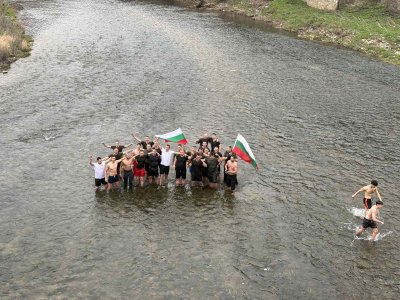 С тържествена Света литургия в катедралния храм Рождество на Пресвета