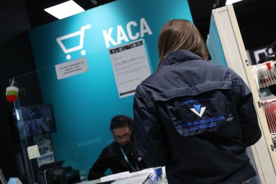 НАП и КЗП започнаха проверки на магазини за бяла и