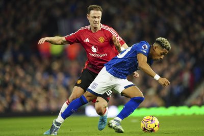 Джони Евънс се завръща в Манчестър Юнайтед