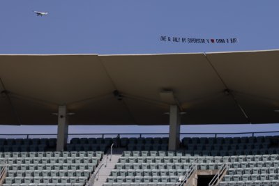 Затегнете коланите. Излитаме