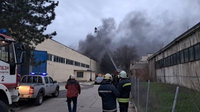 Гори склад за батерии в Хасково