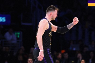 Дончич отново попадна под светлините на прожекторите при късен обрат за Лейкърс (ВИДЕО)