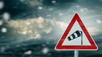 Ураганен вятър е причинил множество щети във Враца тази нощ