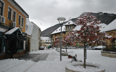 Хиляди домакинства без ток в Румъния, двама туристи са загинали