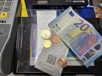 В първия работен ден за Новата година клиенти продължават да