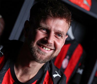 Милан представи новия си №9