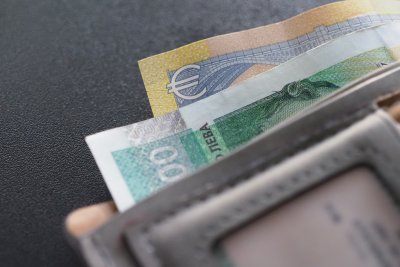 "Моите въпроси за &euro;": Вземат ли такса банките при внасяне ана левове по сметка