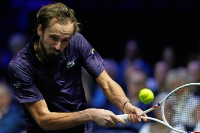 Даниил Медведев и Иржи Лехечка записаха успешно начало в тенис турнира в Бризбейн