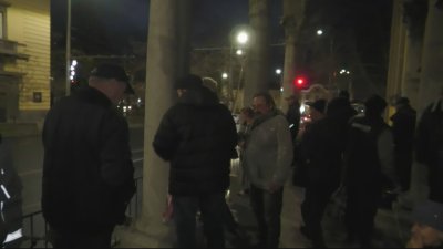 Опашки пред пощите в Бургас: Пенсионерите получават първите си пенсии в евро