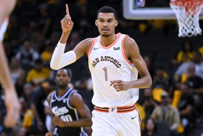 Виктор Уембаняма със зрелищно представяне, но Сан Антонио допусна драматична загуба от Мемфис