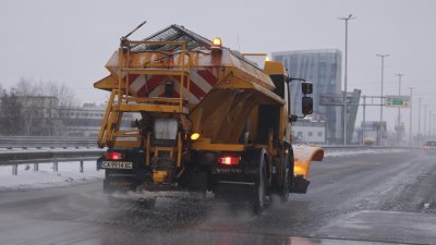 Над 60 снегорина чистят улиците в София От общината съобщиха