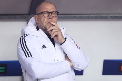 Аякс оставя Фред Грим на поста старши треньор до края на сезона