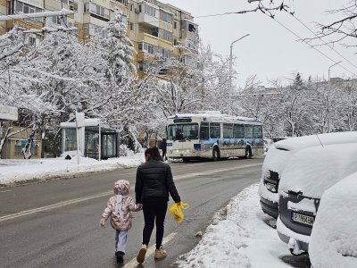 В Русенско учениците се връщат в класните стаи