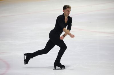 Александър Златков е трети след кратката програма при мъжете на международния турнир по фигурно пързаляне &bdquo;София Трофи&ldquo;