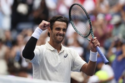 Лоренцо Музети и Александър Бублик са финалистите на турнира в Хонконг