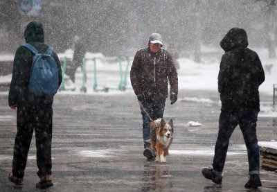 Столична община призова пешеходците да са внимателни заради появата на "черен лед"