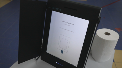 Задочен спор между ПП-ДБ, "Информационно обслужване" и ЦИК заради машините за гласуване