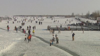 Студеното време превърна езерото Нойзидлер Зее на границата с Унгария