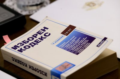 Изборното законодателство: Как ще гласуваме на изборите през пролетта - бюлетини и машини или само с машини