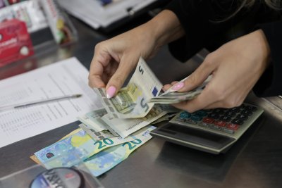 Банкнотите с номинал 20 и 50 евро са най-често обект на фалшификация