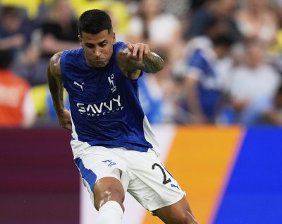 Жоао Кансело обратно в Барселона