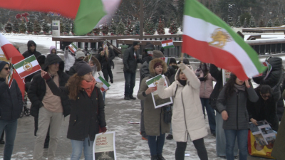 "Убиват хора за нищо, искаме революция": Протест в подкрепа на антиправителствените демонстрации в Иран се проведе в София