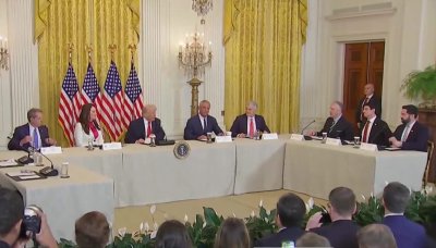 Тръмп плаши с наказателни мита страните, които не споделят амбииците му за Гренландия