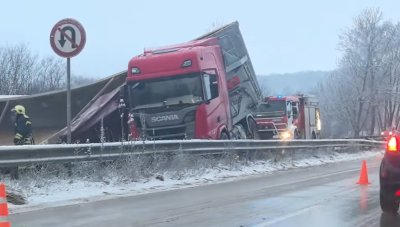 Road Accodent Blocks Traffic on E-79 between Vratsa and Mezdra