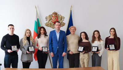 Министър Иван Пешев награди българските състезатели по аеробика за успехите през 2025 г.