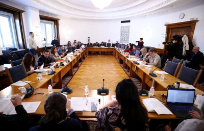 Депутатите в правна комисия решават с какви машини ще гласуваме