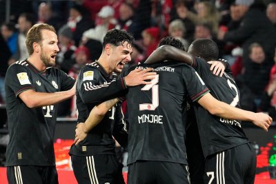 Байерн Мюнхен стигна до трите точки в гостуването си на Кьолн след обрат