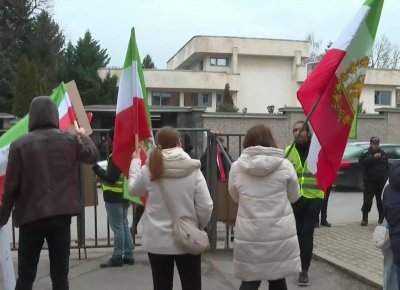 Пред посолството на Техеран у нас се проведе протест подкрепа на народа на Иран