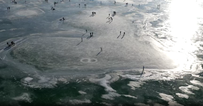 Студената вълна донесе приятни изненади езерото Балатон в Унгария замръзна