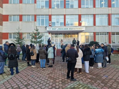 Родители с мълчалив протест заради агресивното поведение на второкласник към децата им