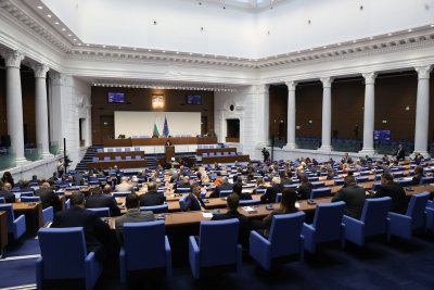 Управляващи и опозиция в НС се скараха заради боклука на София
