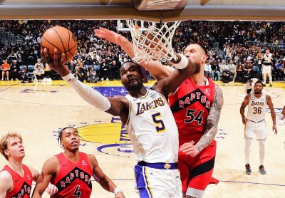 Крепостта на Лейкърс остана непревземаема за Торонто (ВИДЕО)