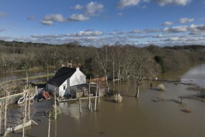 Поройни валежи в Южна Франция доведоха до големи наводнения и