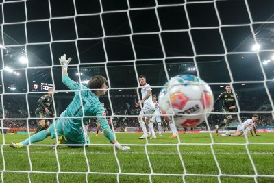 Гол в добавеното време помогна на Унион Берлин да измъкне точка от Аугсбург