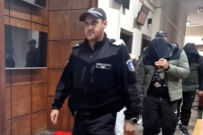 Домашен арест за четиримата обвиняеми за кражба на около 7 тона дизелово гориво