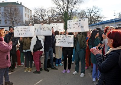 Лекари във Варна протестираха заради забавени заплати