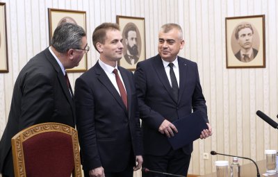 Курс към избори: АПС получиха и върнаха третия мандат (ОБЗОР)