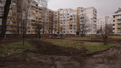 Кал, унищожени градинки, отчесени дървета: Погром в столичния квартал "Дружба" 2 след ремонта на "Топлофикация"