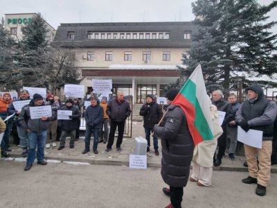 "Чуйте гражданите": Жители на Велико Търново против изграждането на варовикова кариера