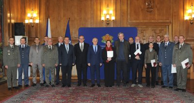 Учени и университетски преподаватели в областта на военноисторическата наука бяха