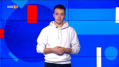 Абитуриенти поканиха класната си на бала от театралната сцена