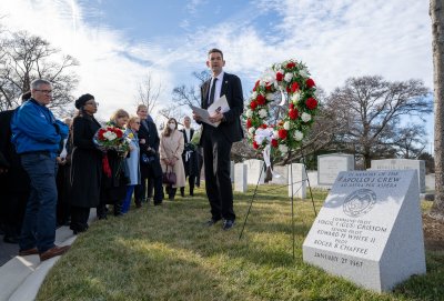 Семействата на астронавтите загинали при катастрофата с космическата совалка Чалънджър
